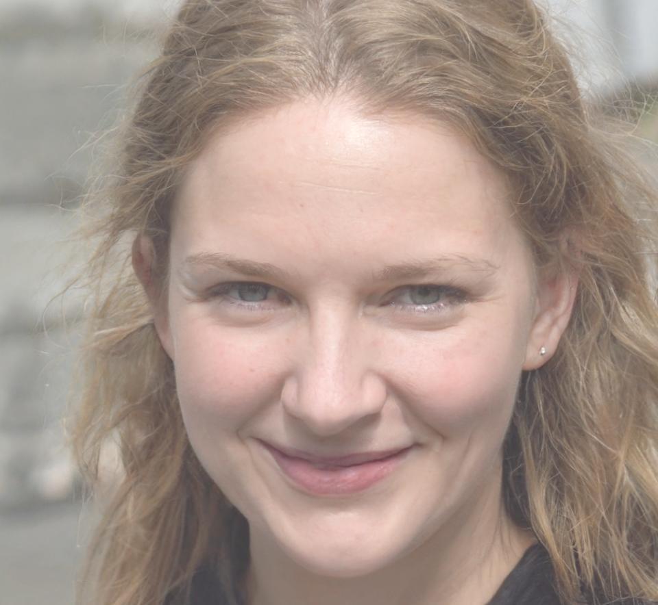 Portrait de Léonie Favreau, responsable pédagogique chez novareliqos